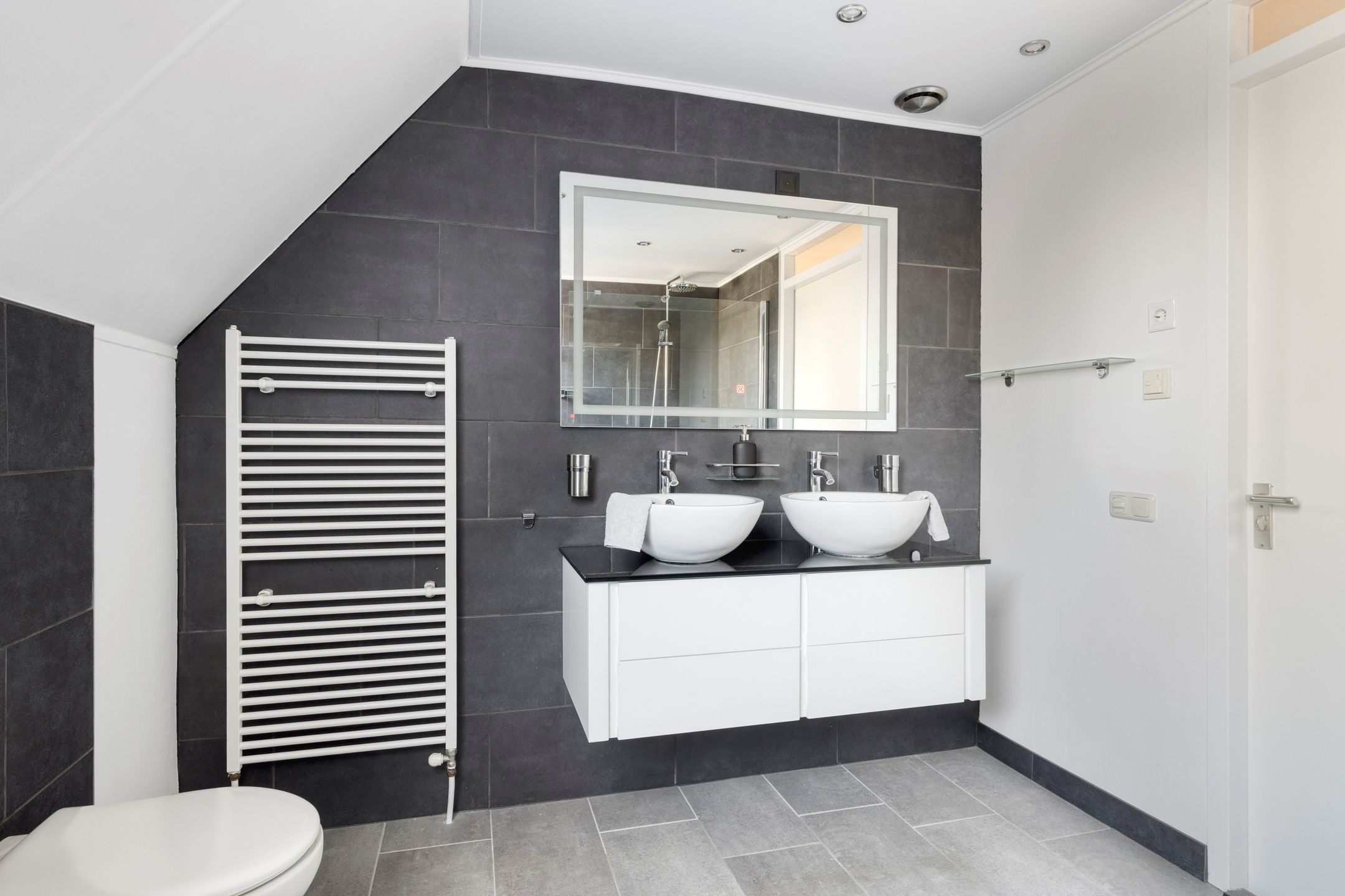 Photo 24 of Veldbloemstraat 10