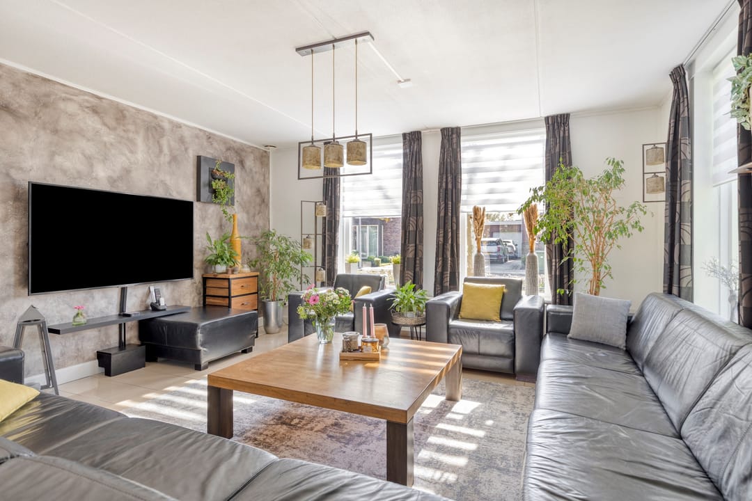 Photo 8 of Veldbloemstraat 10
