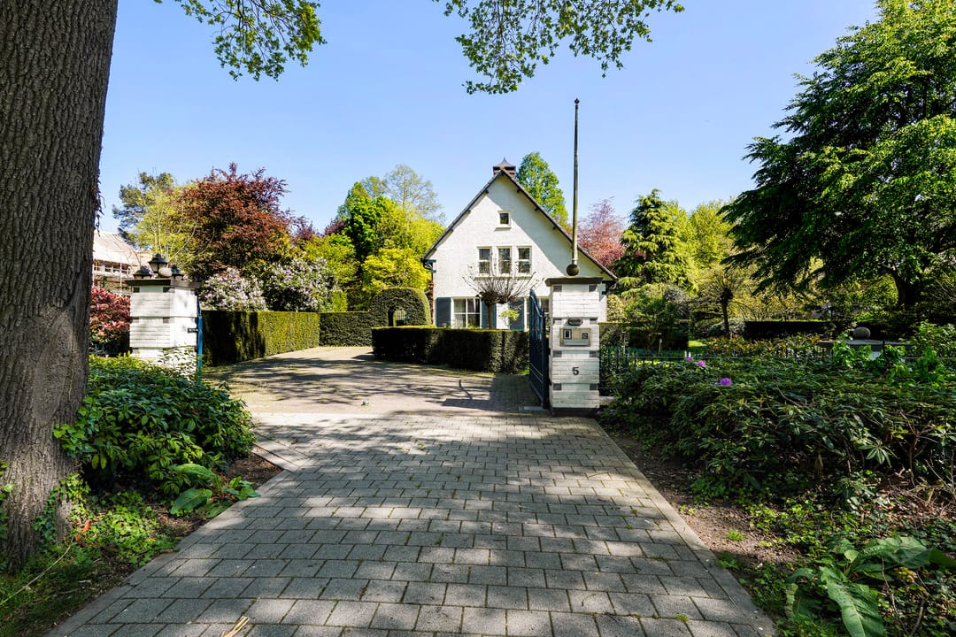 Foto 1 van van Brederodelaan 5