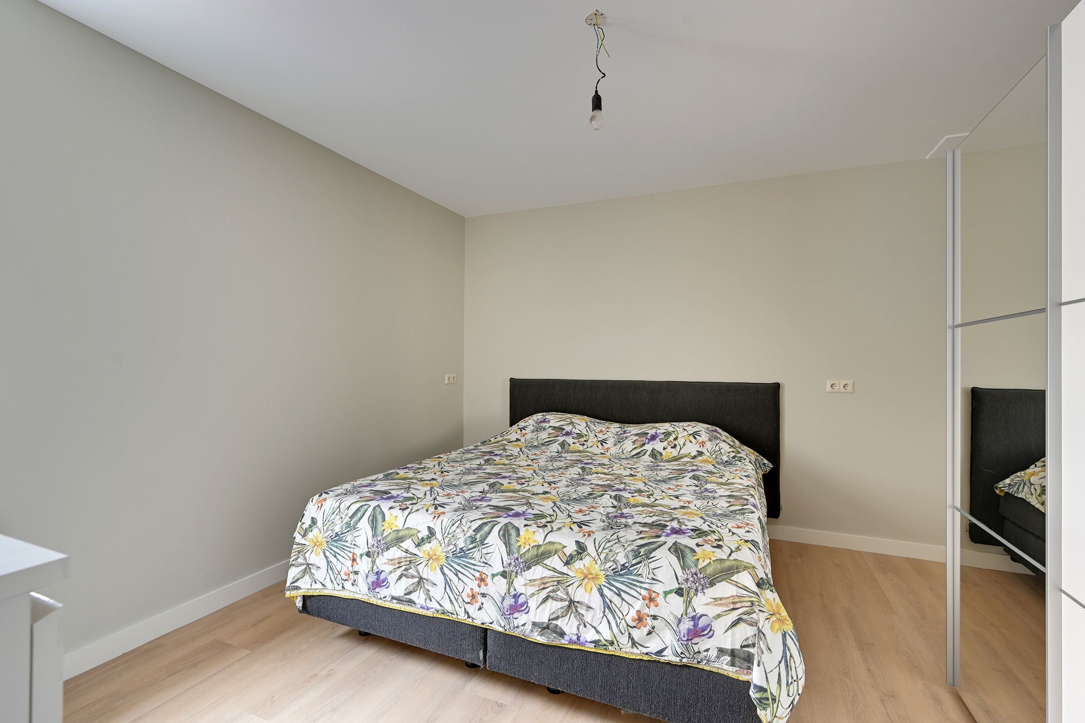Ground Floor Apartment with Expansive 380 m² Garden in Wooded Setting — 15