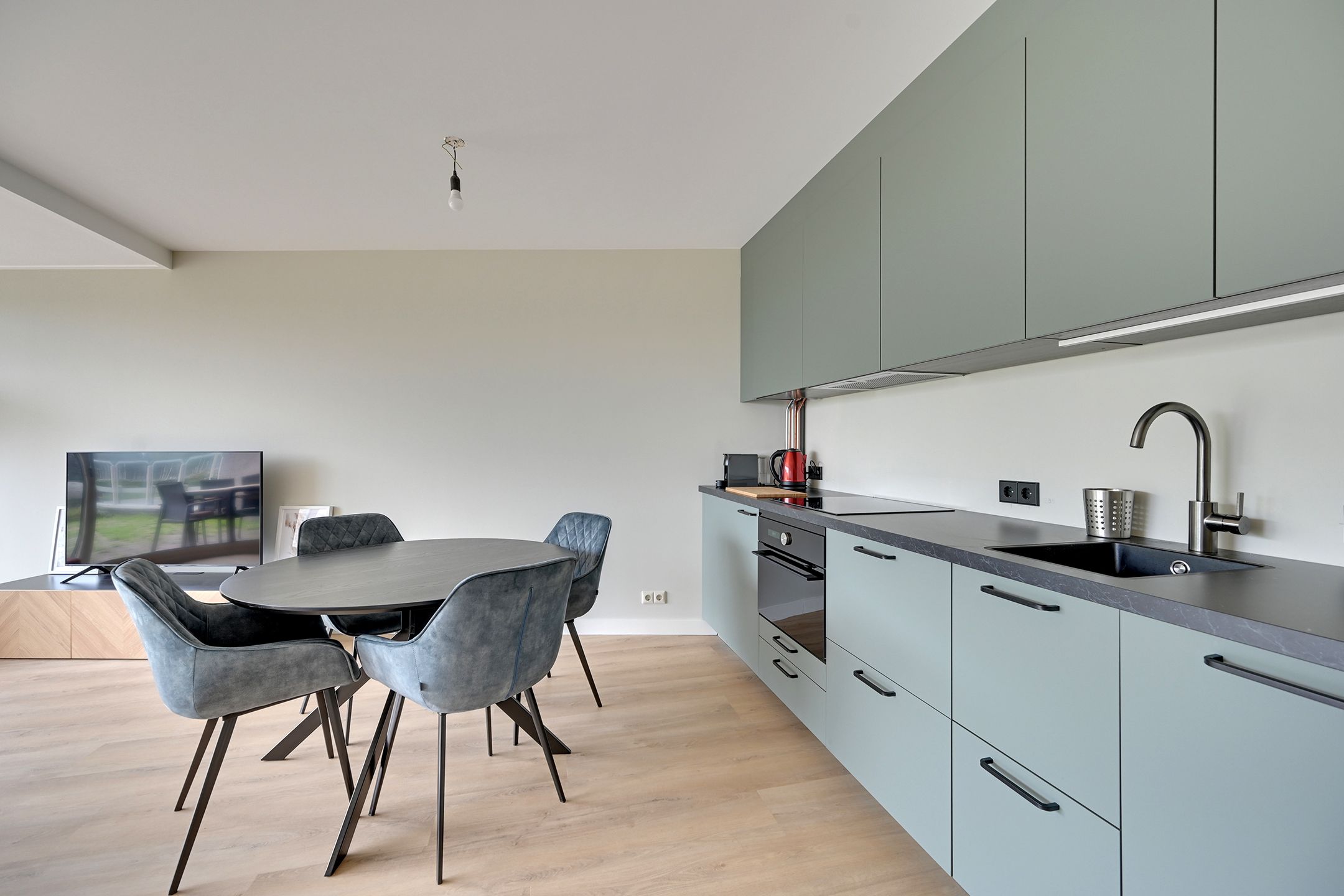 Ground Floor Apartment with Expansive 380 m² Garden in Wooded Setting — 12