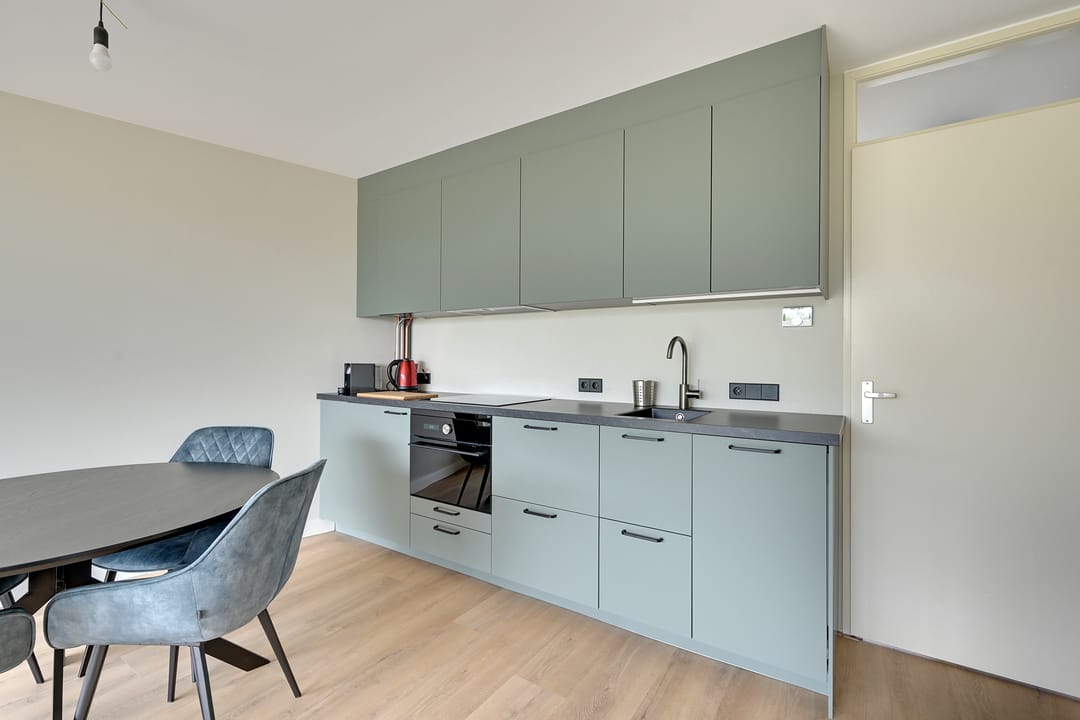 Ground Floor Apartment with Expansive 380 m² Garden in Wooded Setting — 11