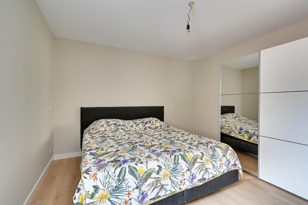 Ground Floor Apartment with Expansive 380 m² Garden in Wooded Setting — 16