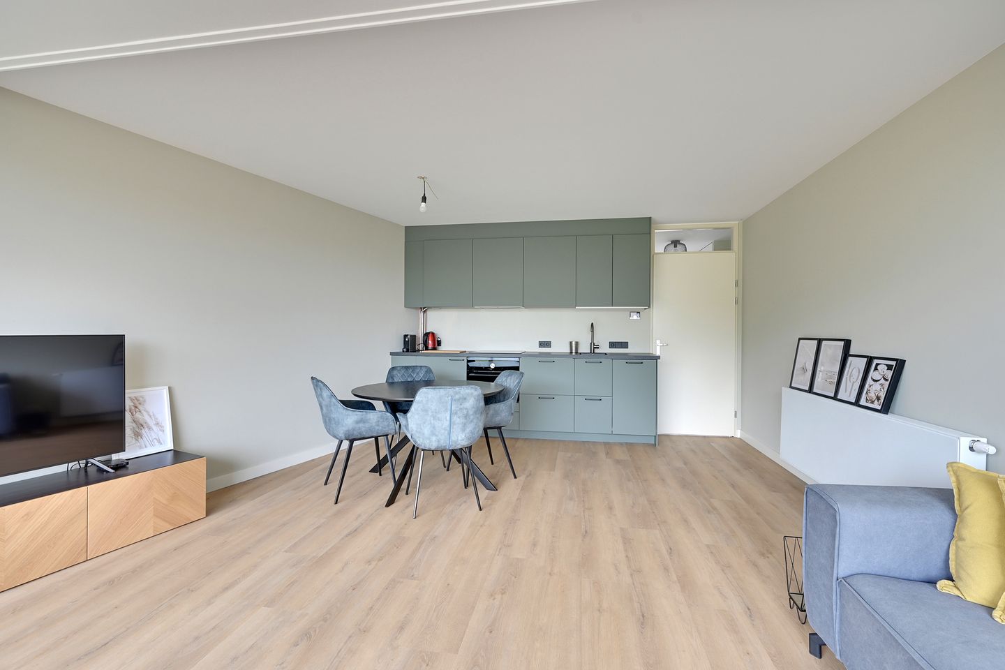 Ground Floor Apartment with Expansive 380 m² Garden in Wooded Setting — 10