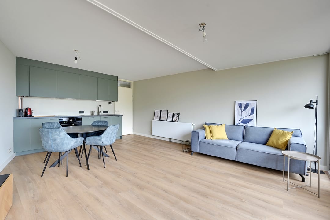 Ground Floor Apartment with Expansive 380 m² Garden in Wooded Setting — 8