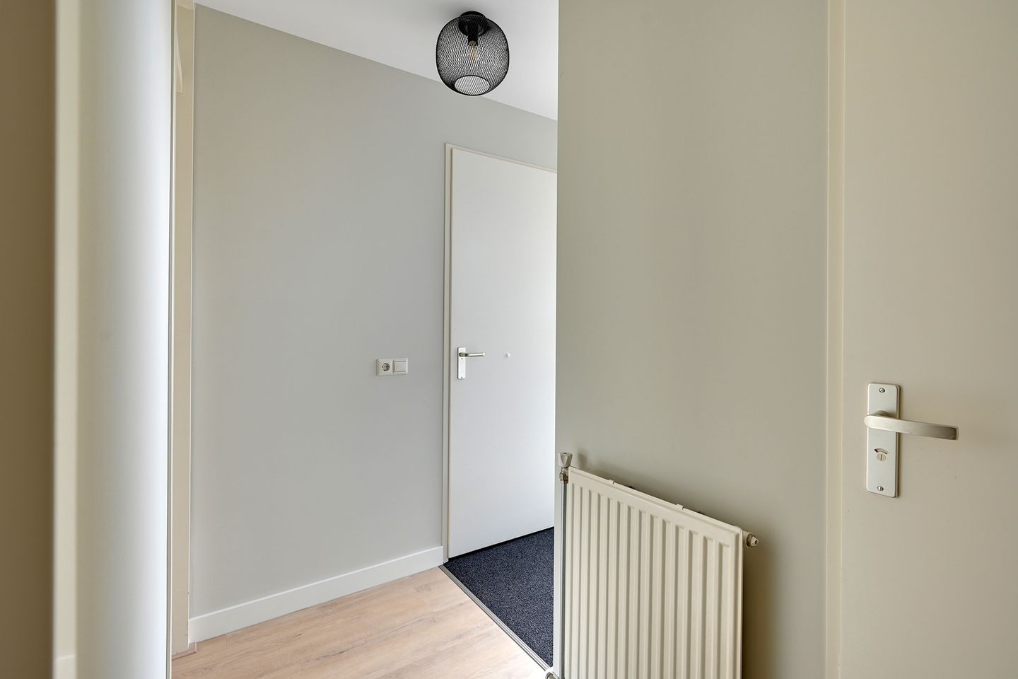 Ground Floor Apartment with Expansive 380 m² Garden in Wooded Setting — 19
