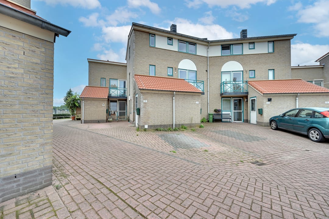 Ground Floor Apartment with Expansive 380 m² Garden in Wooded Setting — 26