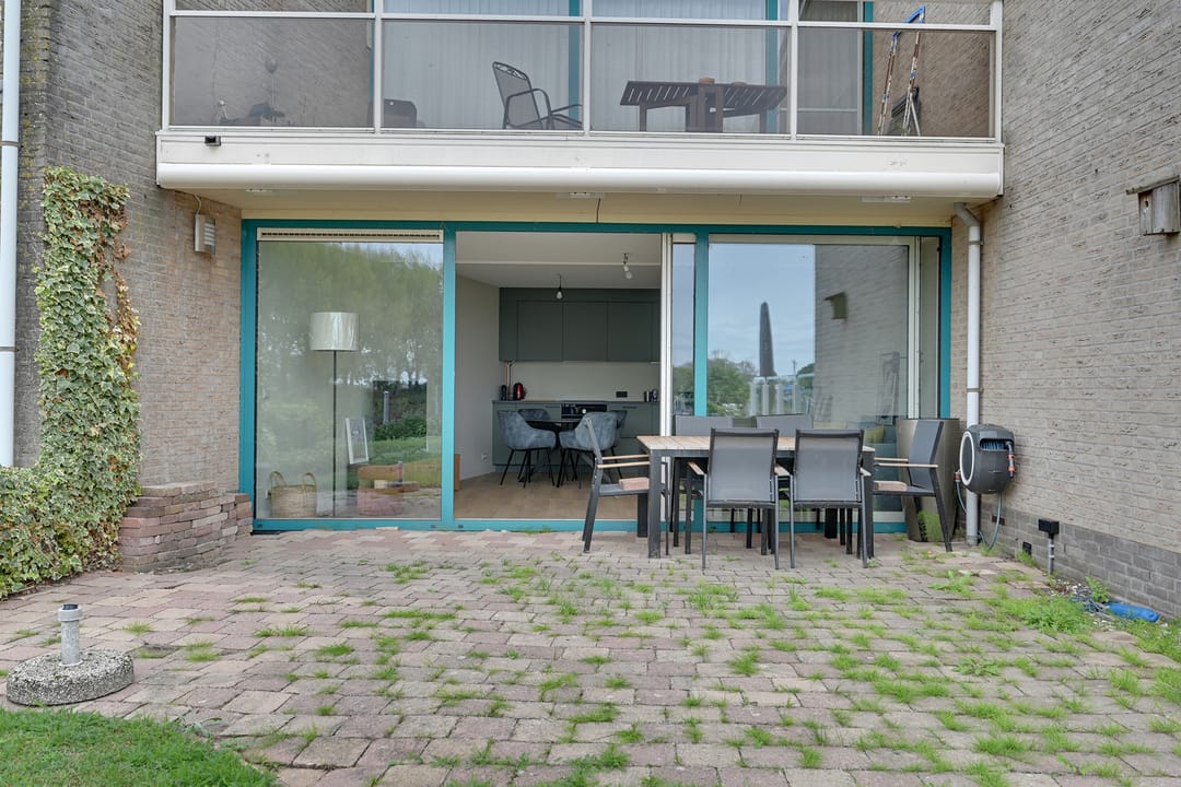 Ground Floor Apartment with Expansive 380 m² Garden in Wooded Setting — 22