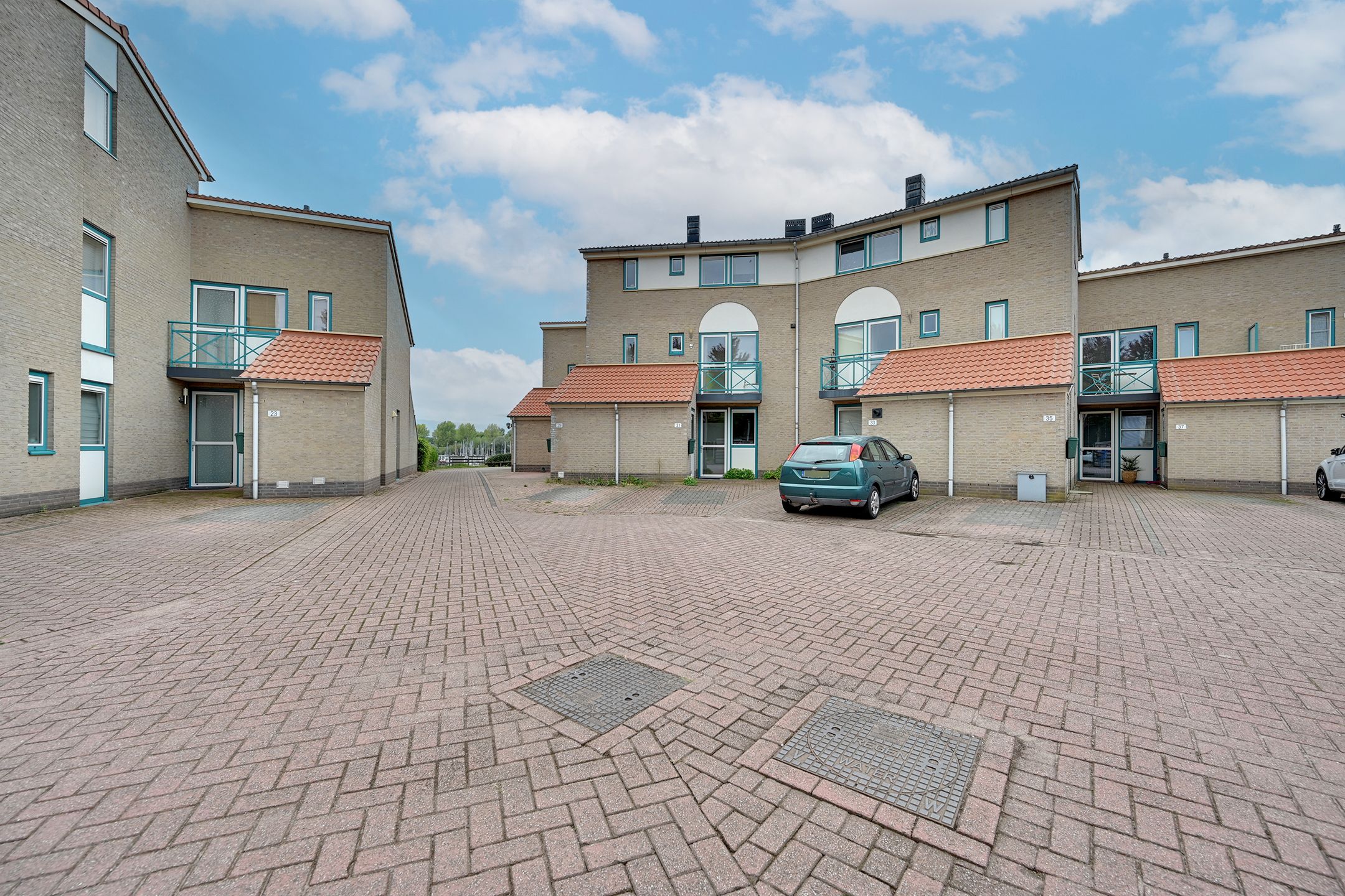 Ground Floor Apartment with Expansive 380 m² Garden in Wooded Setting — 27