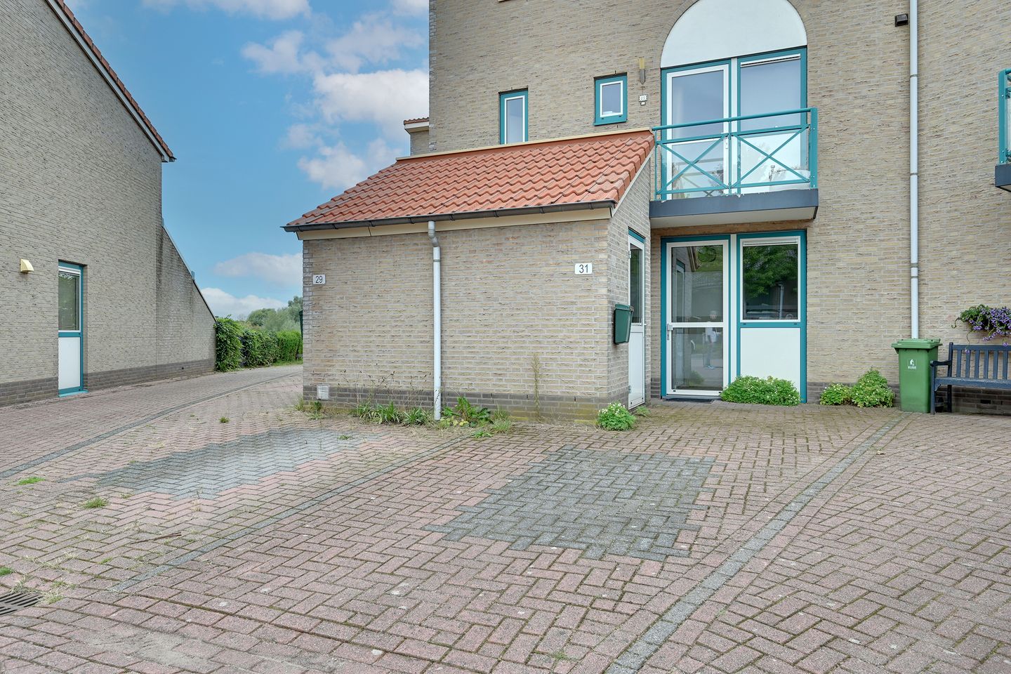 Ground Floor Apartment with Expansive 380 m² Garden in Wooded Setting — 25