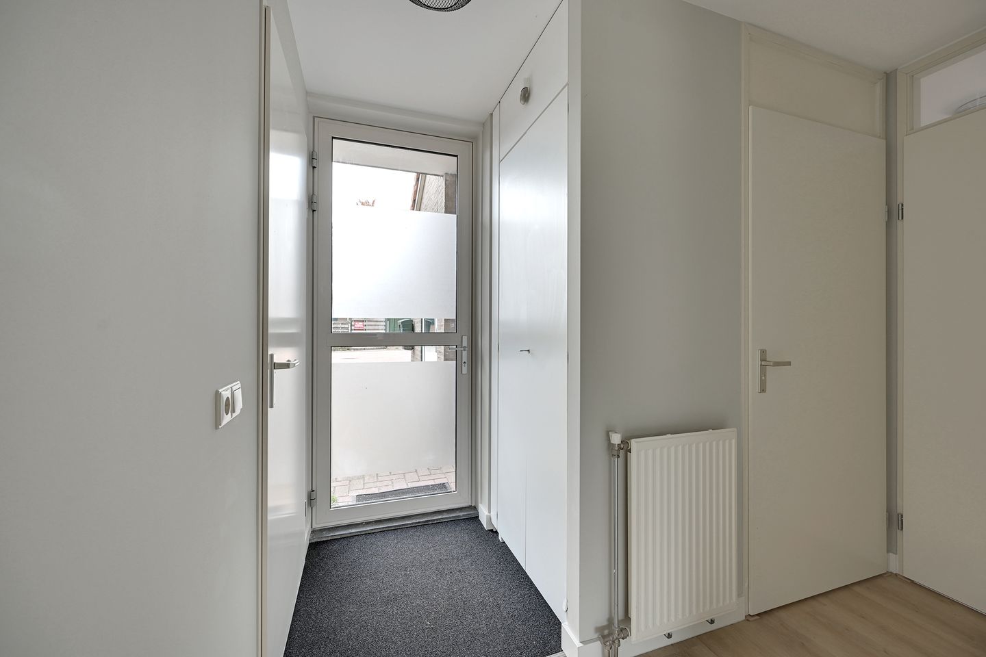 Ground Floor Apartment with Expansive 380 m² Garden in Wooded Setting — 20