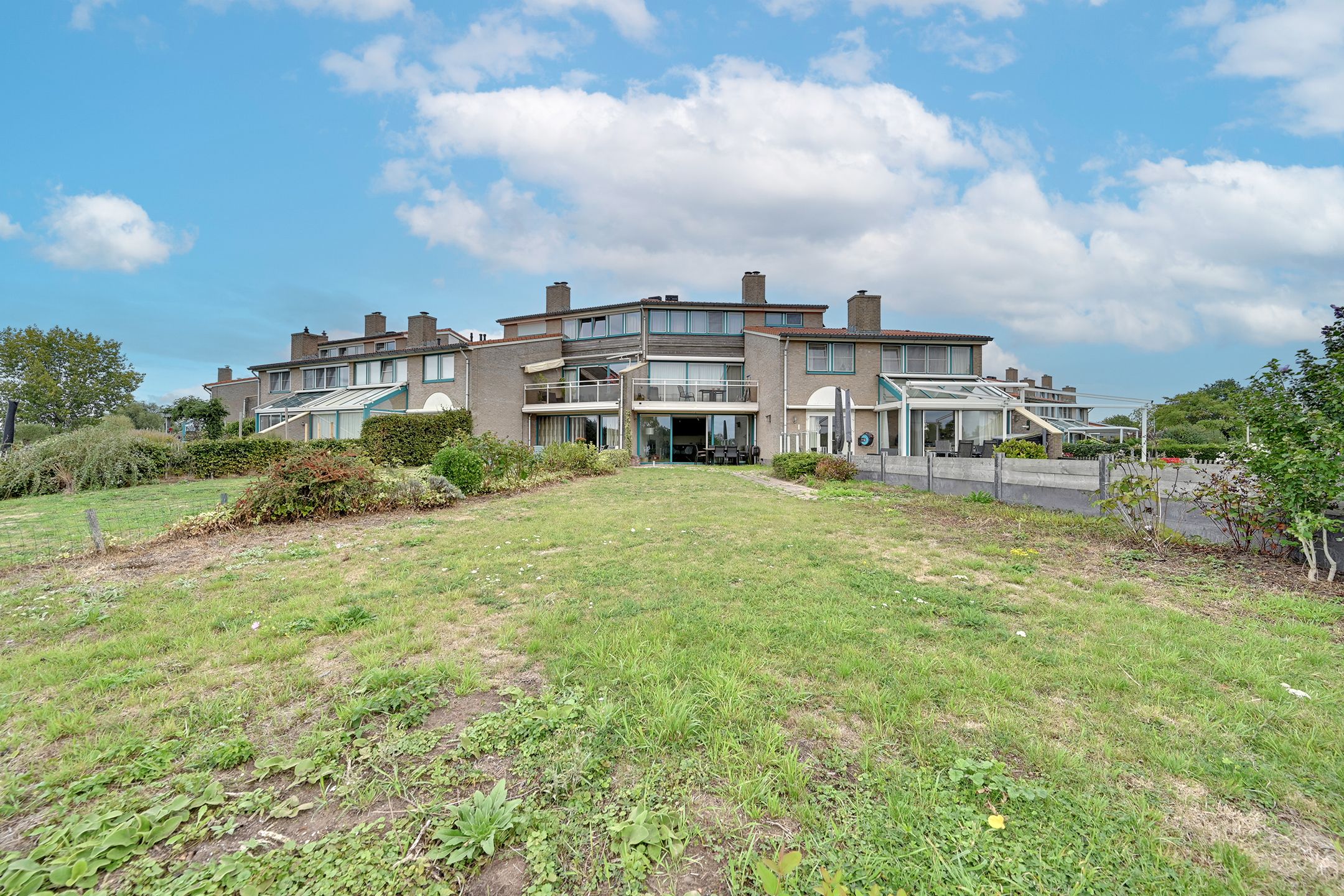 Ground Floor Apartment with Expansive 380 m² Garden in Wooded Setting — 21