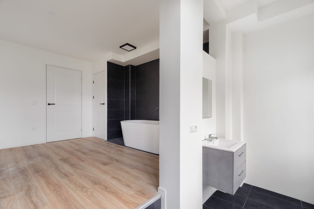 Charming Ground Floor Apartment with Private Garden in Middelland Rotterdam — 13