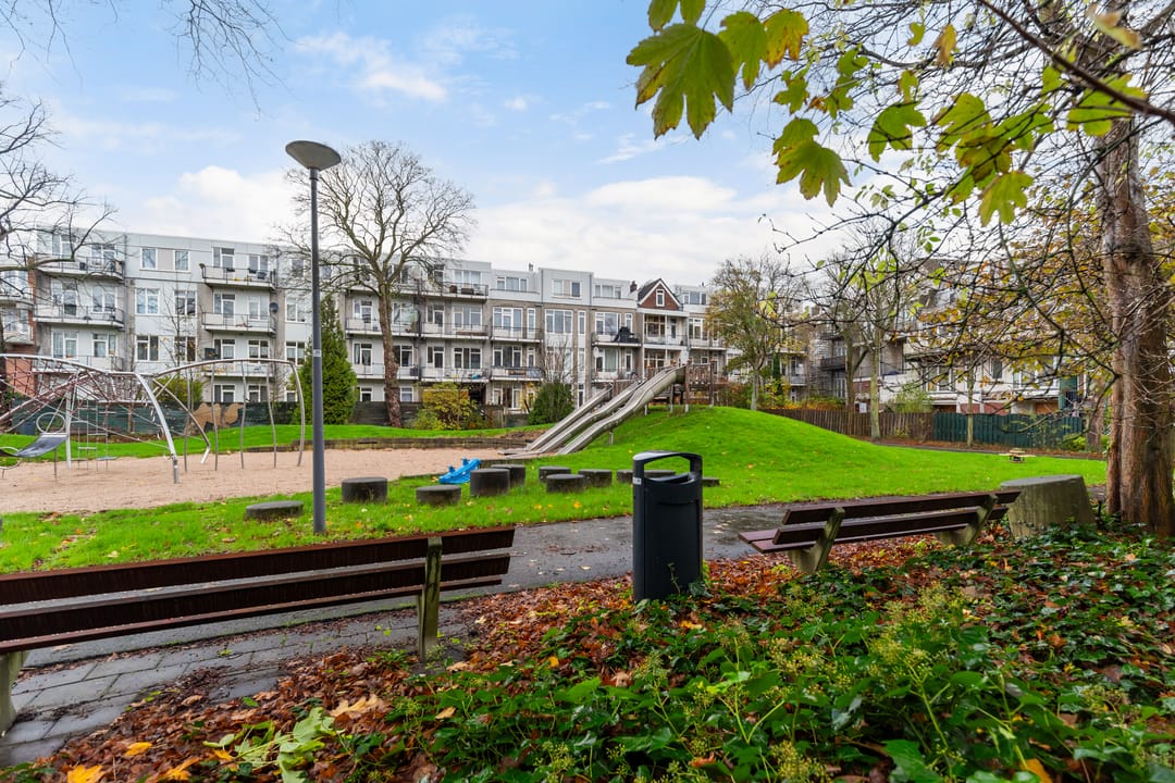 Charming Ground Floor Apartment with Private Garden in Middelland Rotterdam — 17