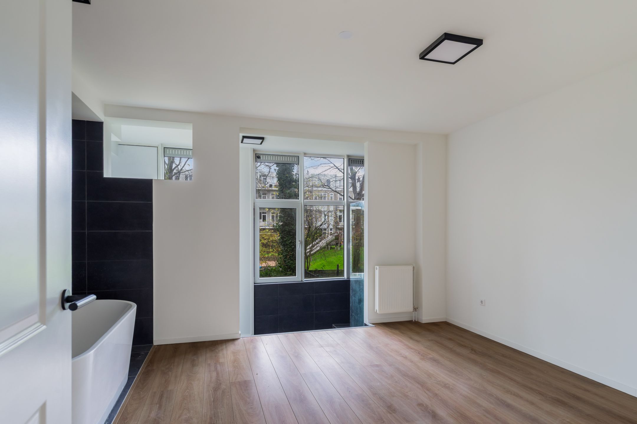 Charming Ground Floor Apartment with Private Garden in Middelland Rotterdam — 12