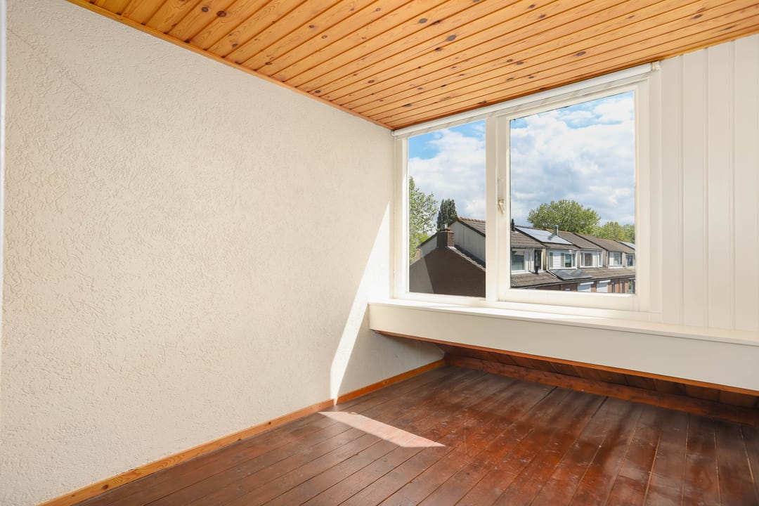 Spacious semi-detached house with six rooms, large garden and garage in Maarssen-Dorp — 31