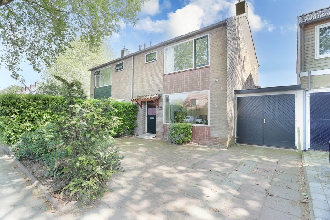 Spacious semi-detached house with six rooms, large garden and garage in Maarssen-Dorp — 41