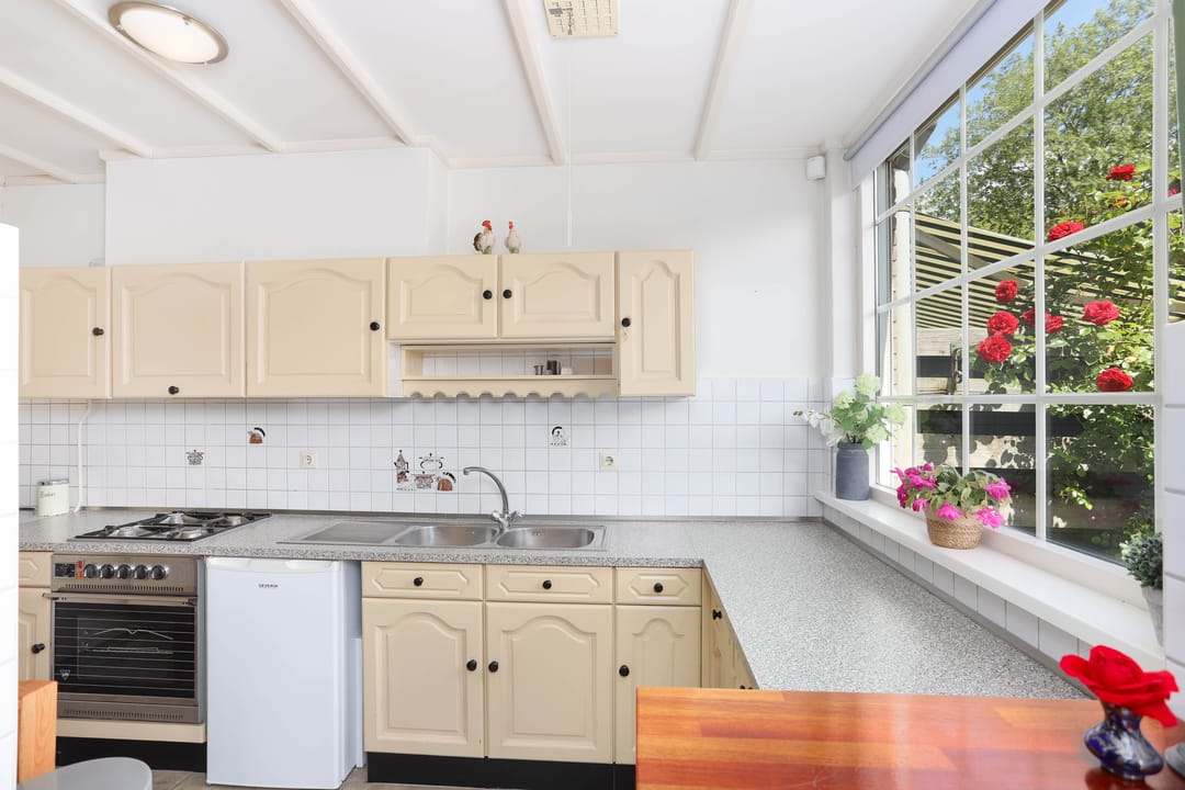 Spacious semi-detached house with six rooms, large garden and garage in Maarssen-Dorp — 13