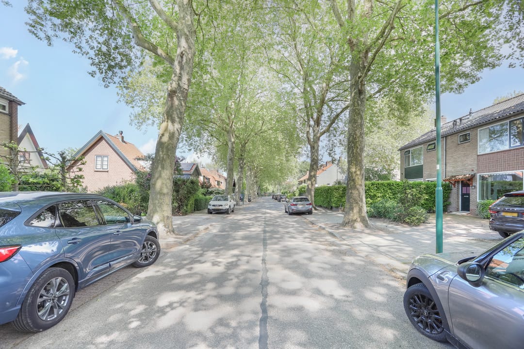 Spacious semi-detached house with six rooms, large garden and garage in Maarssen-Dorp — 43