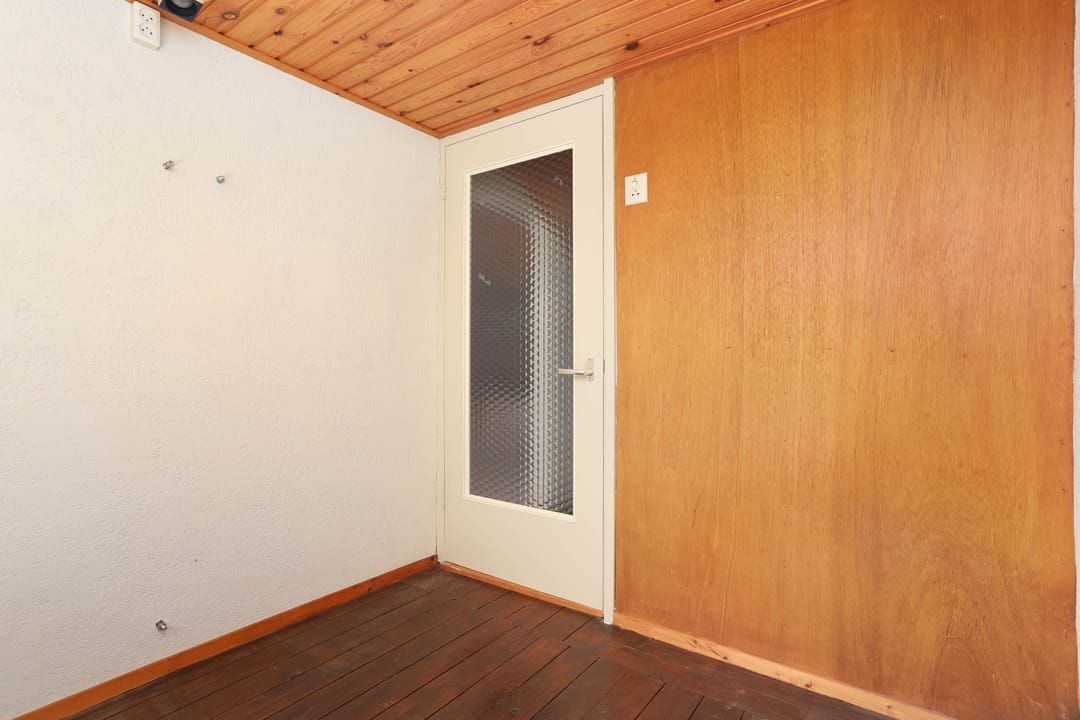 Spacious semi-detached house with six rooms, large garden and garage in Maarssen-Dorp — 32