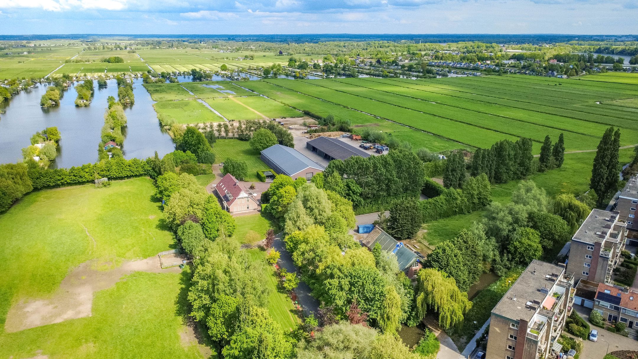Spacious semi-detached house with six rooms, large garden and garage in Maarssen-Dorp — 54