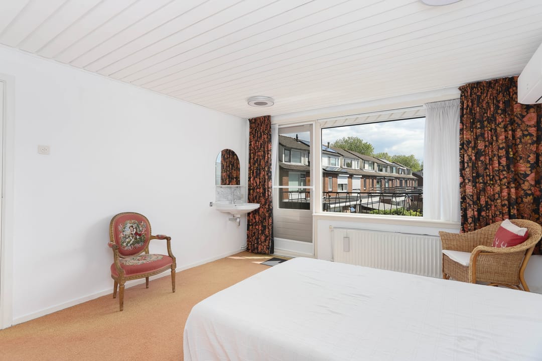 Spacious semi-detached house with six rooms, large garden and garage in Maarssen-Dorp — 22