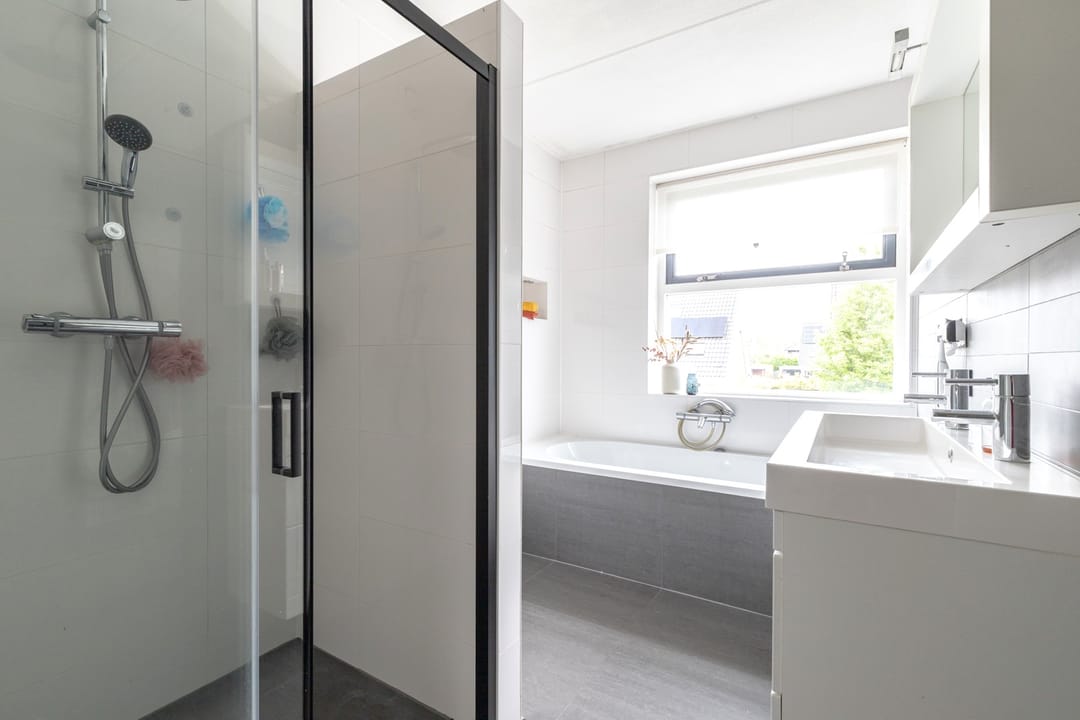 Photo 32 of Kumastraat 11