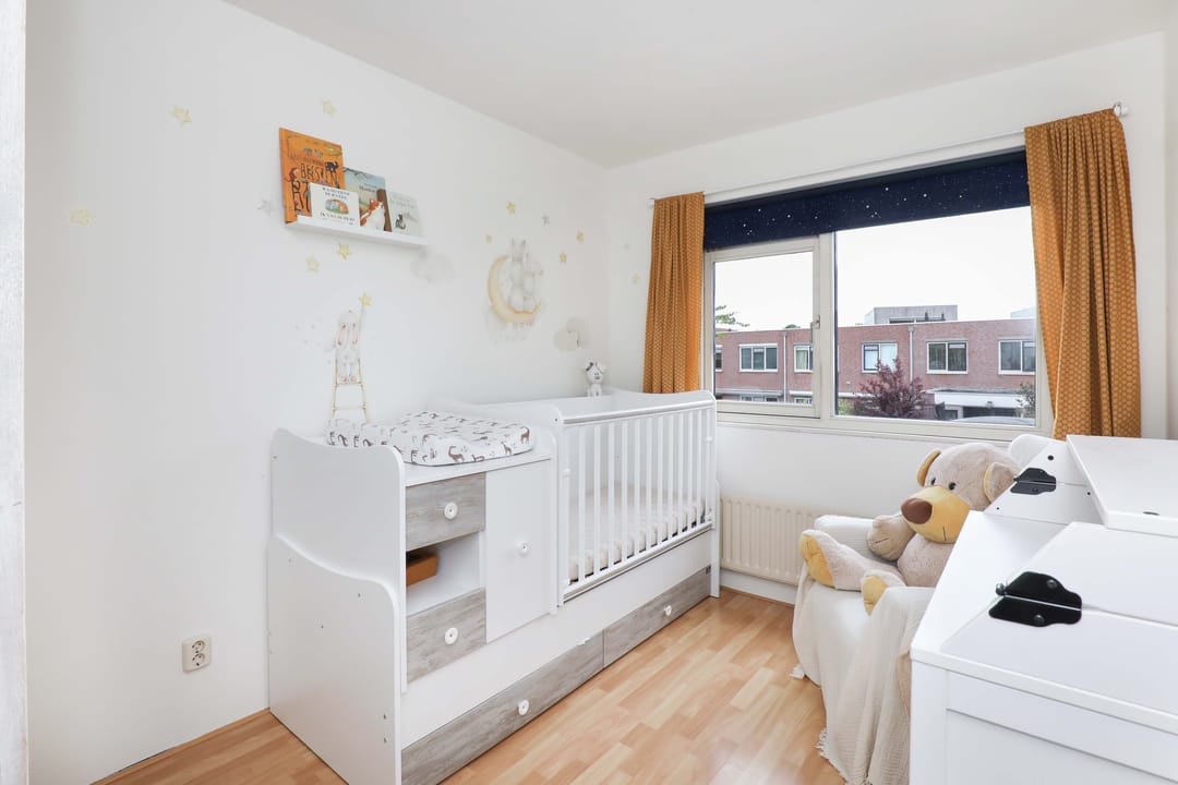 Spacious family home with 5 bedrooms and energy label A near parks in Kattenbroek Amersfoort — 16