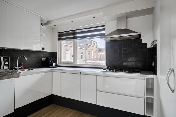 Photo 2 of Meijer van Leeuwenstraat 6