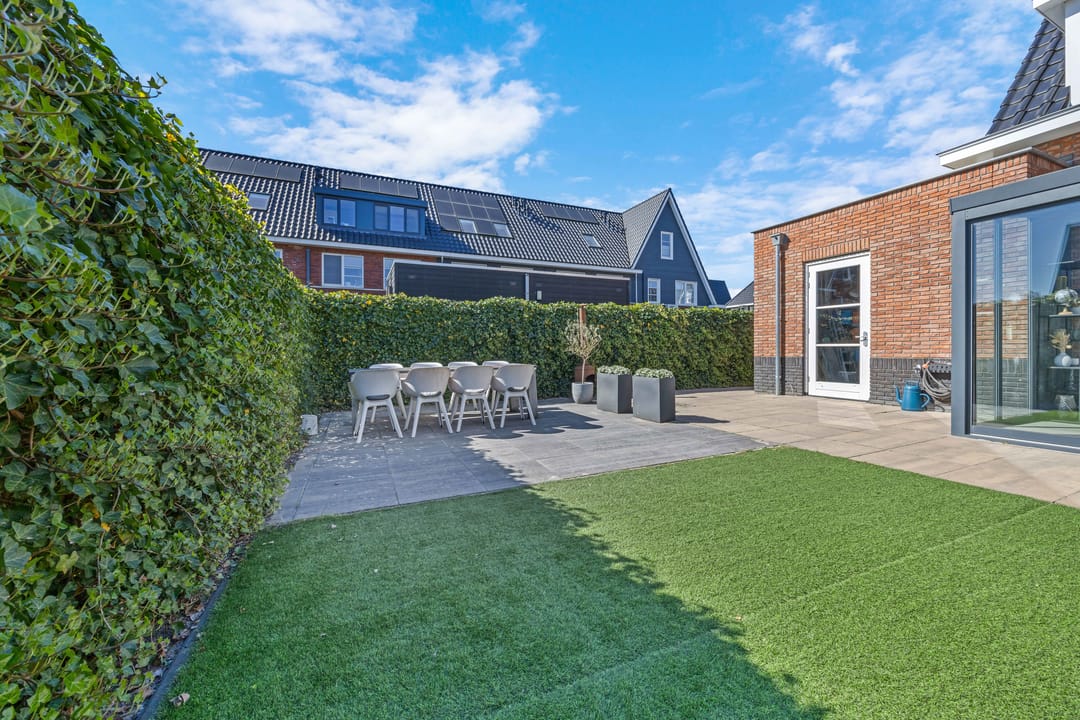 Luxurious Energy-Efficient Semi-Detached Villa with 6 Bedrooms and Double Driveway in Alphen aan den Rijn — 38