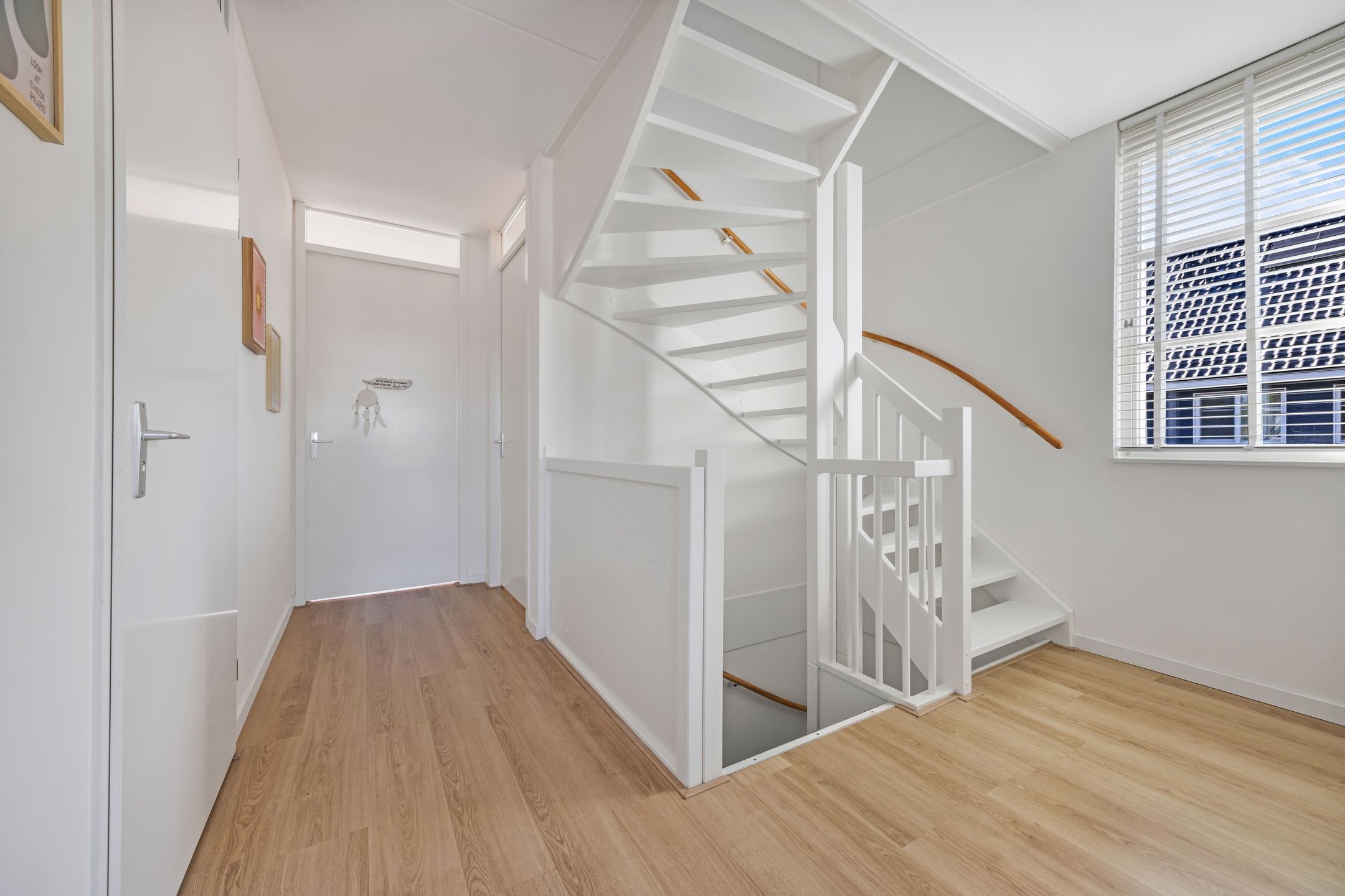 Luxurious Energy-Efficient Semi-Detached Villa with 6 Bedrooms and Double Driveway in Alphen aan den Rijn — 27