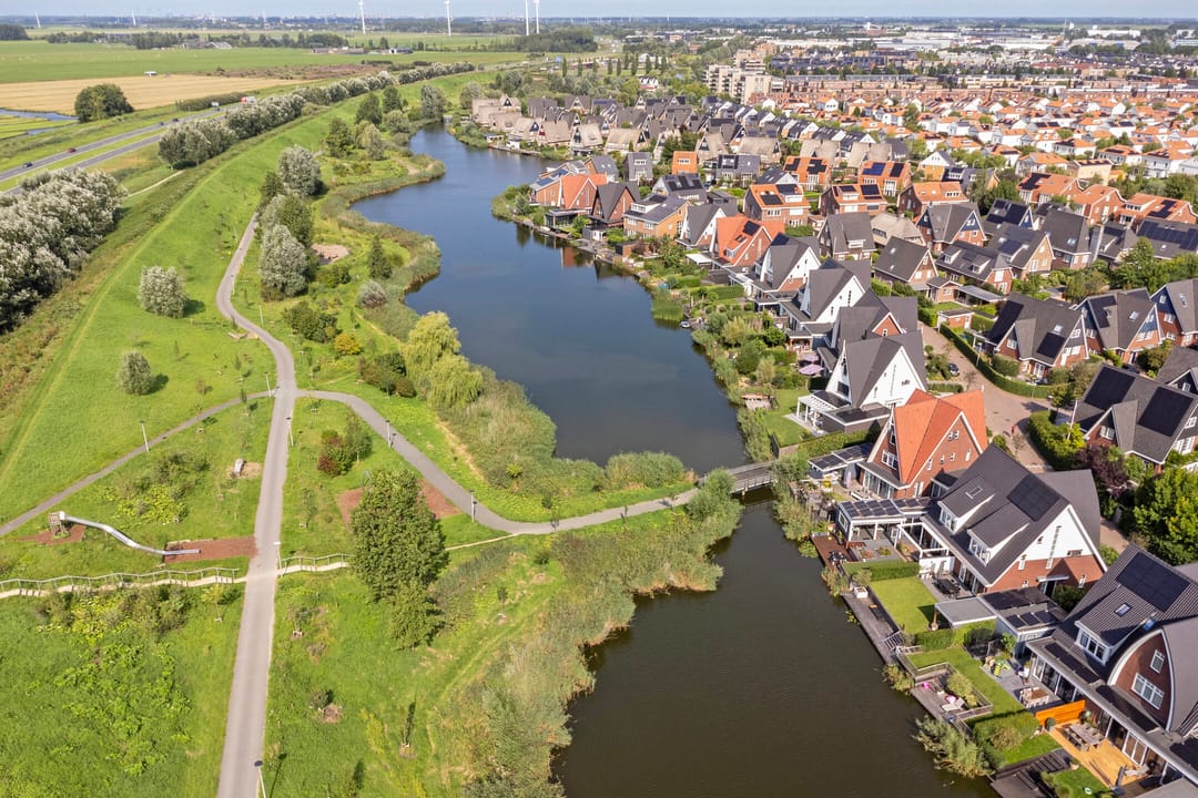 Luxurious Energy-Efficient Semi-Detached Villa with 6 Bedrooms and Double Driveway in Alphen aan den Rijn — 43