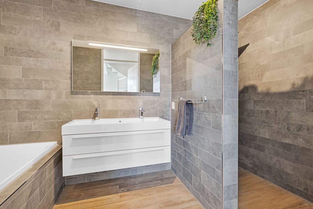 Luxurious Energy-Efficient Semi-Detached Villa with 6 Bedrooms and Double Driveway in Alphen aan den Rijn — 26