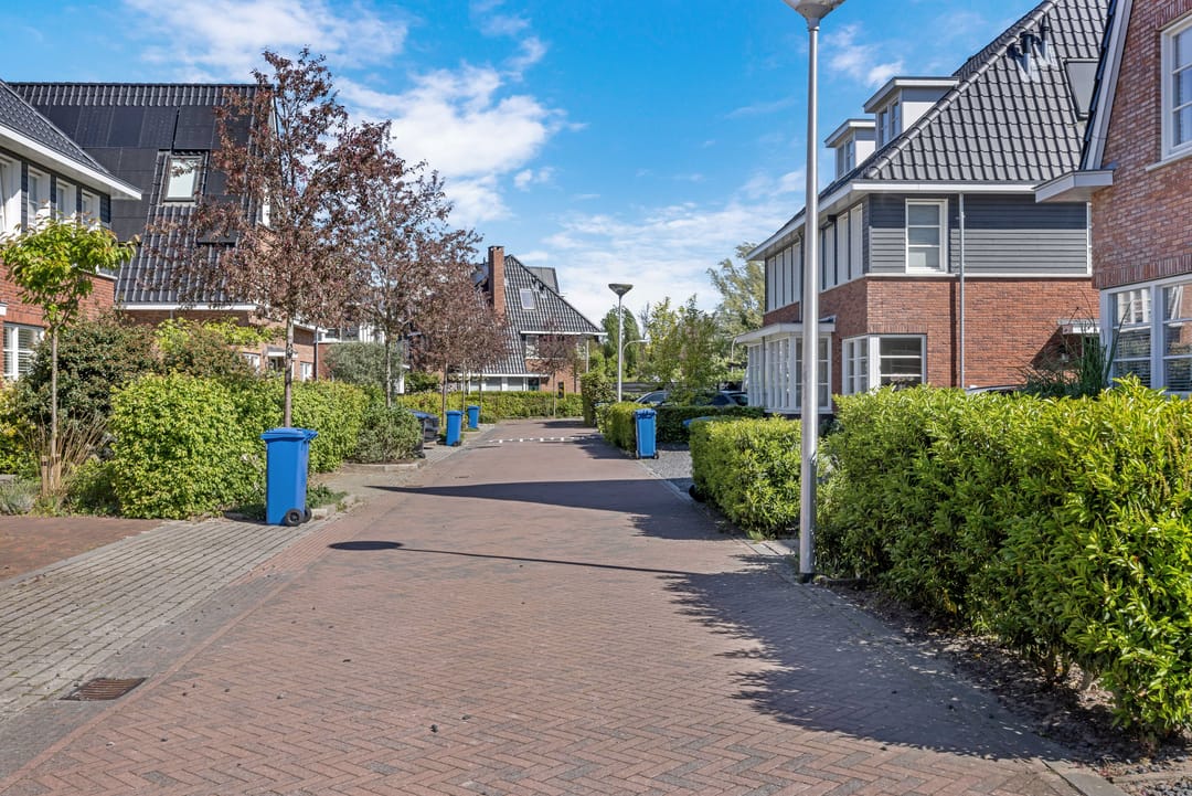 Luxurious Energy-Efficient Semi-Detached Villa with 6 Bedrooms and Double Driveway in Alphen aan den Rijn — 41
