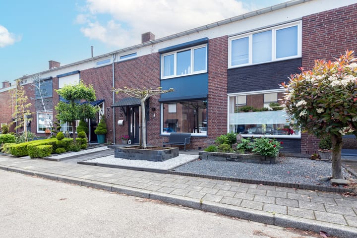 Photo 3 of Pontoisestraat 6