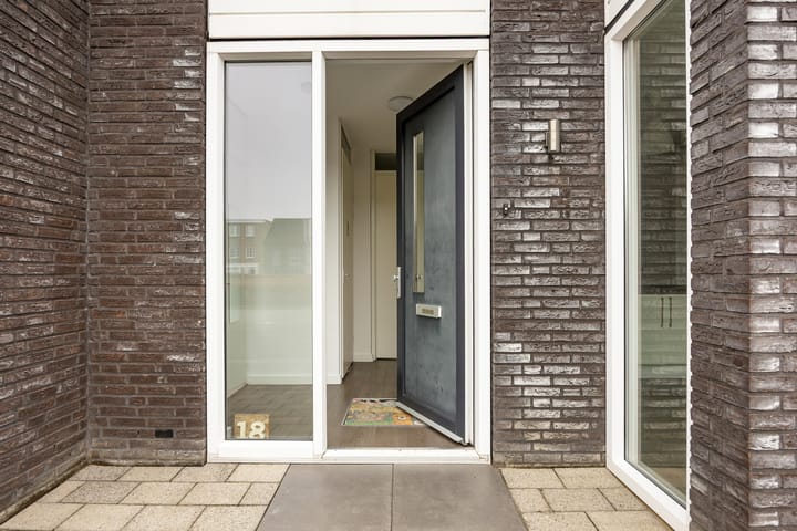 Tussenwoning te koop: Topzeil 18, Almere