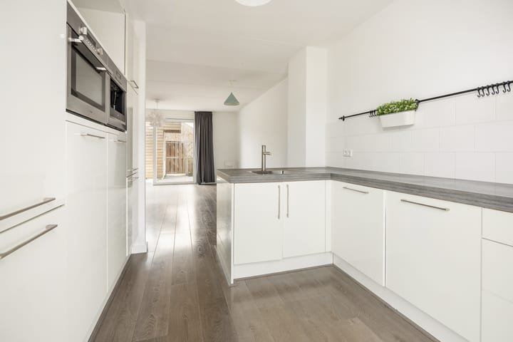 Tussenwoning te koop: Topzeil 18, Almere
