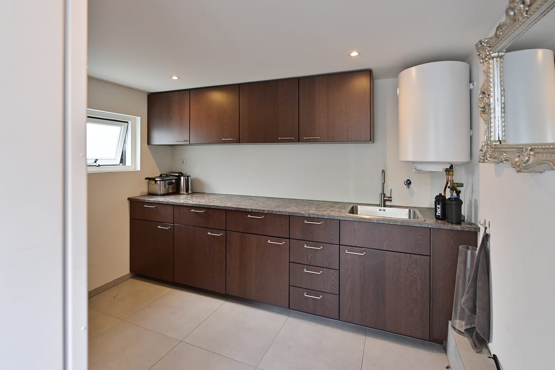 Recently Renovated Corner House with Guest Accommodation in Bussum — 28