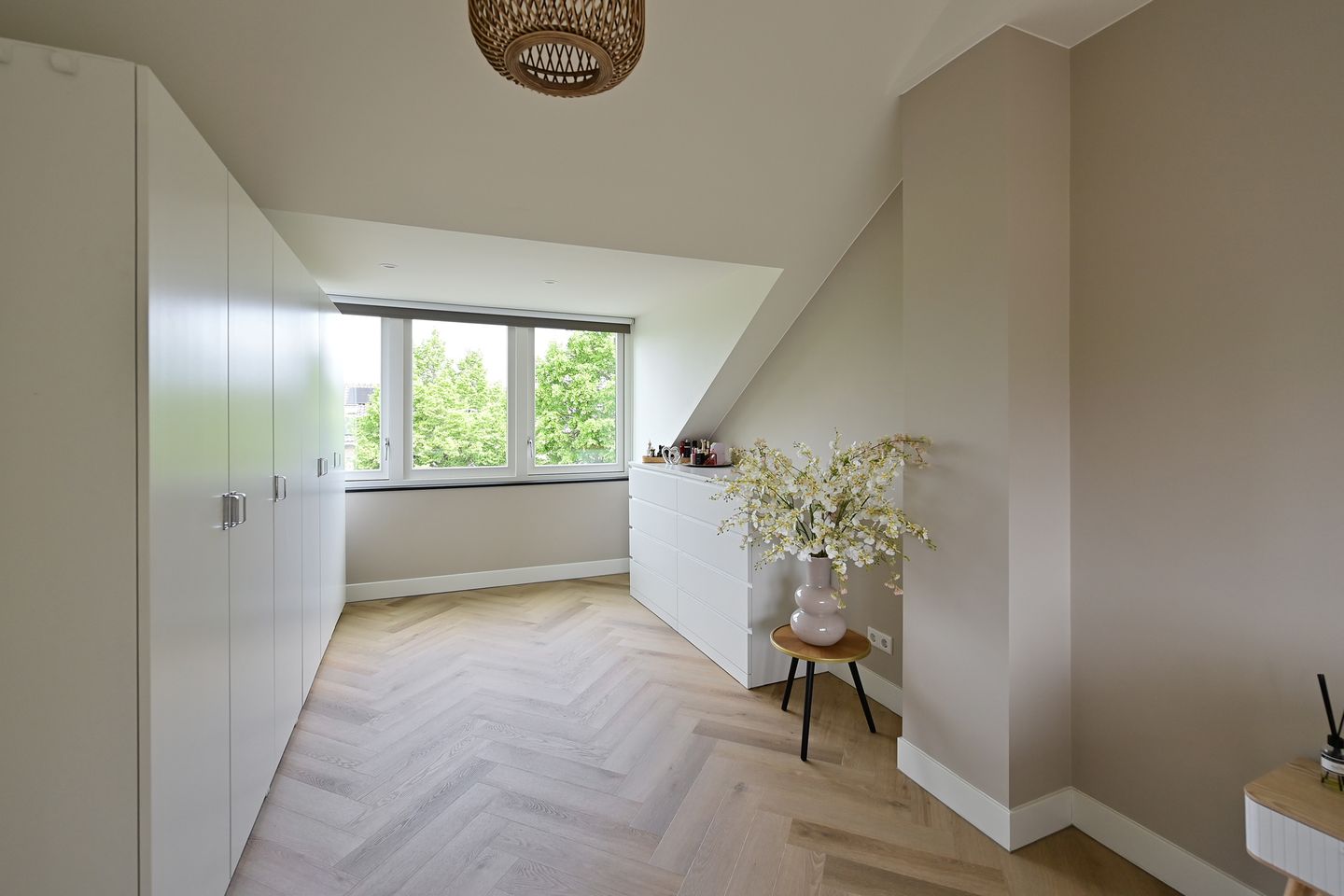 Recently Renovated Corner House with Guest Accommodation in Bussum — 20