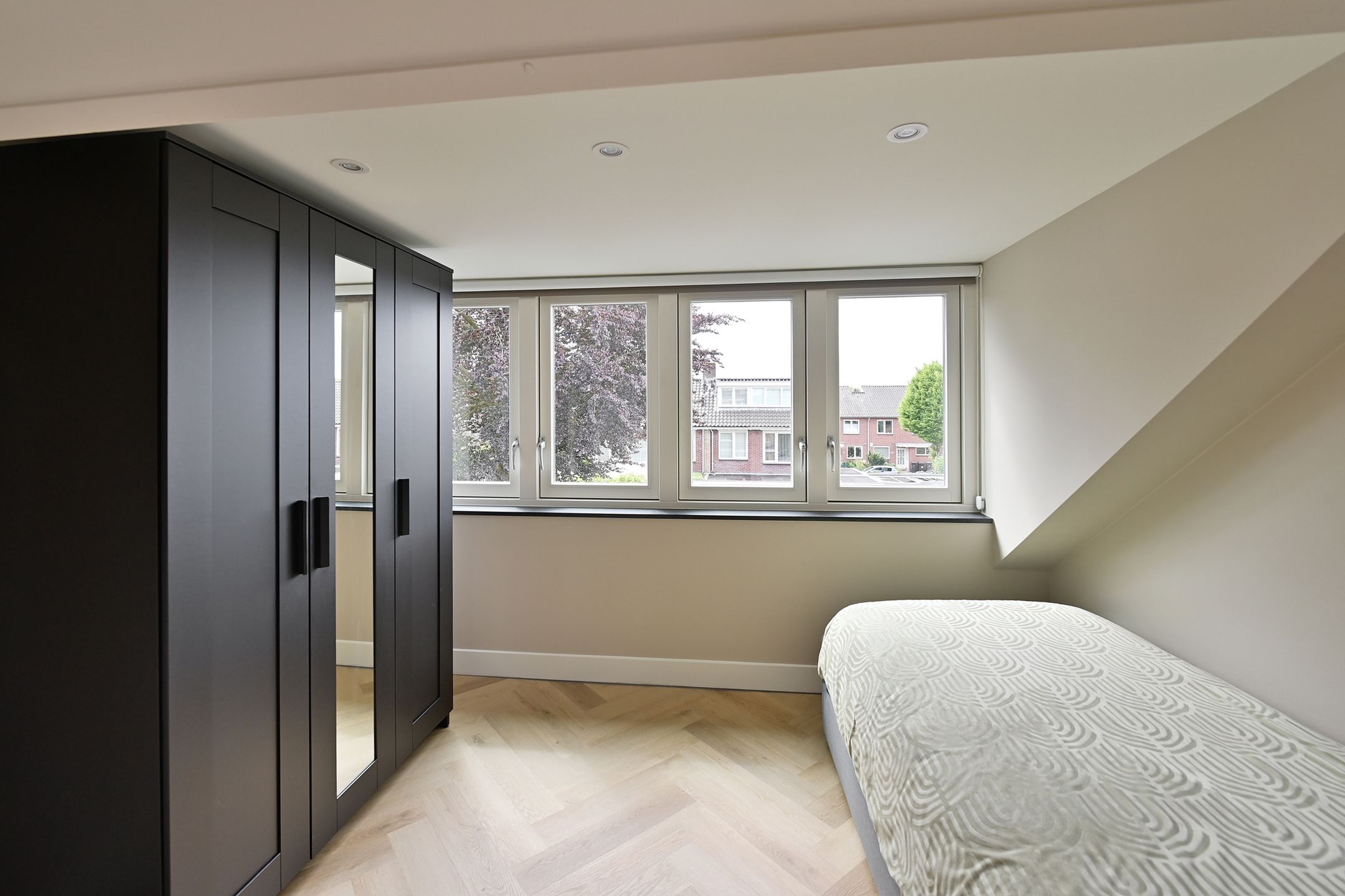 Recently Renovated Corner House with Guest Accommodation in Bussum — 21
