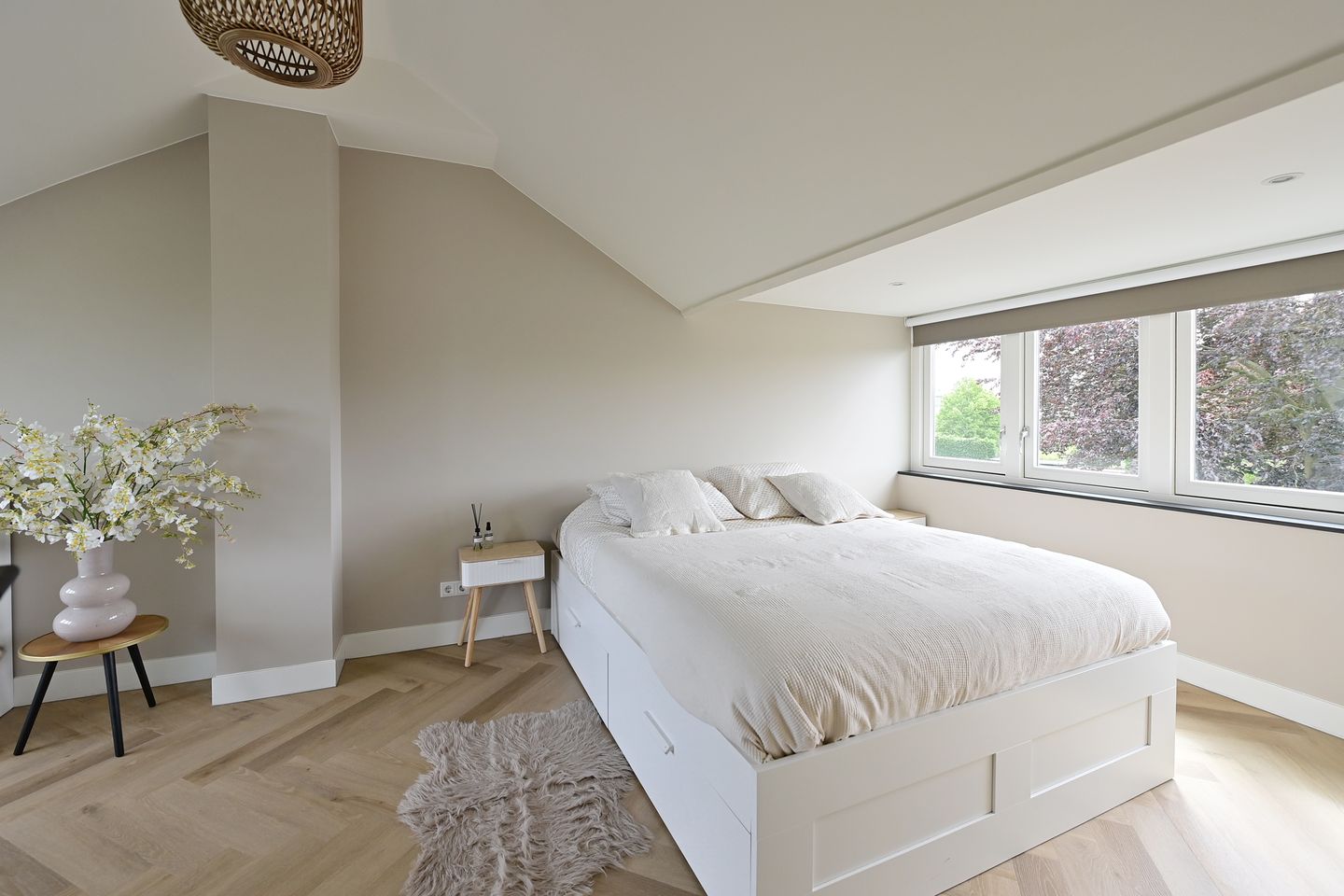 Recently Renovated Corner House with Guest Accommodation in Bussum — 19