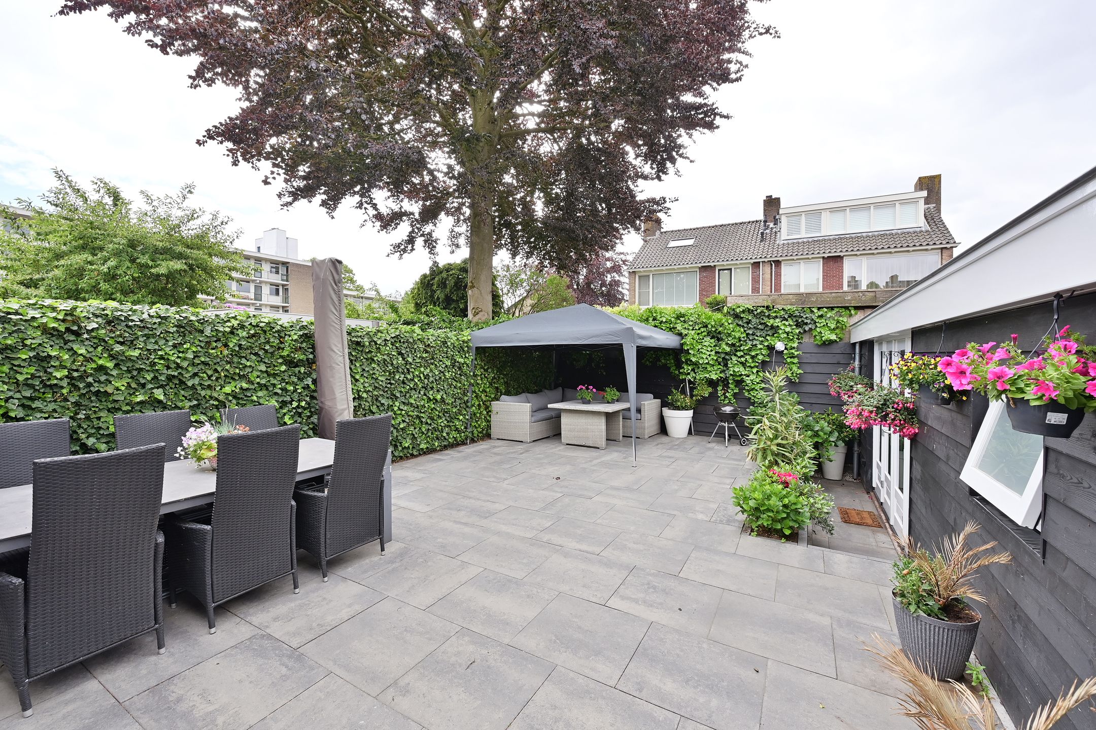 Recently Renovated Corner House with Guest Accommodation in Bussum — 24