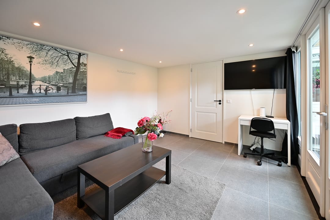 Recently Renovated Corner House with Guest Accommodation in Bussum — 26
