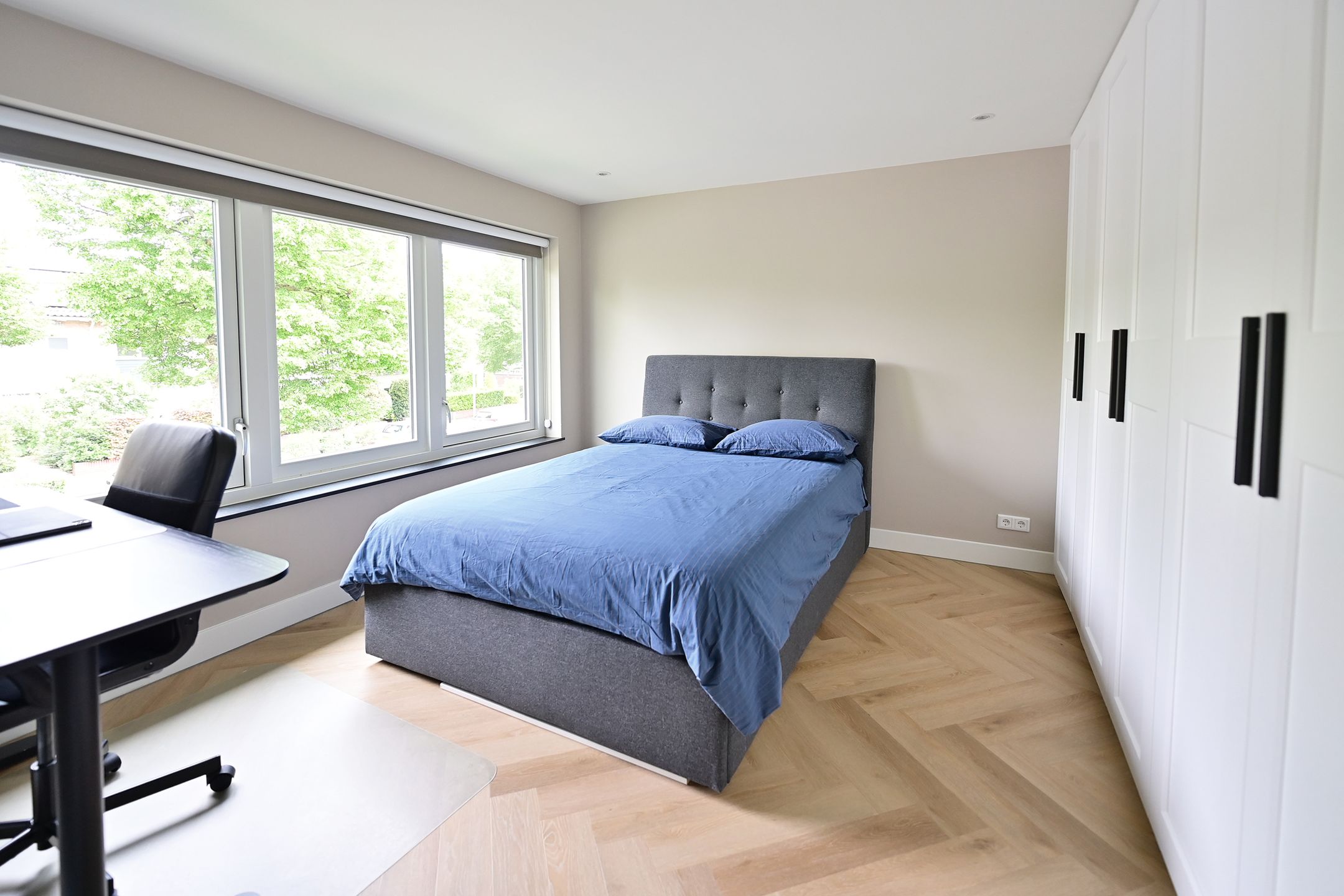 Recently Renovated Corner House with Guest Accommodation in Bussum — 18