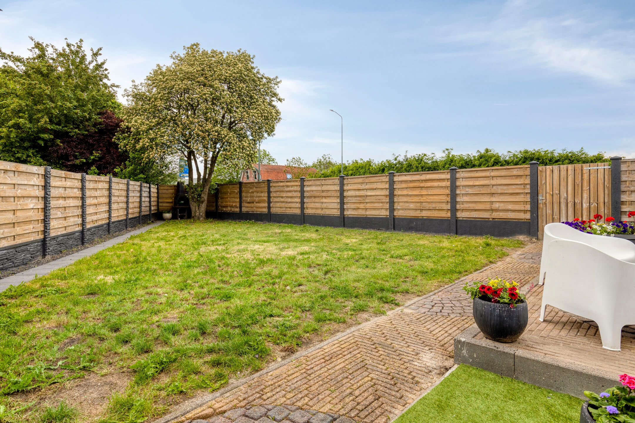 Spacious corner home with 5 bedrooms and rooftop terrace in Dorst — 48