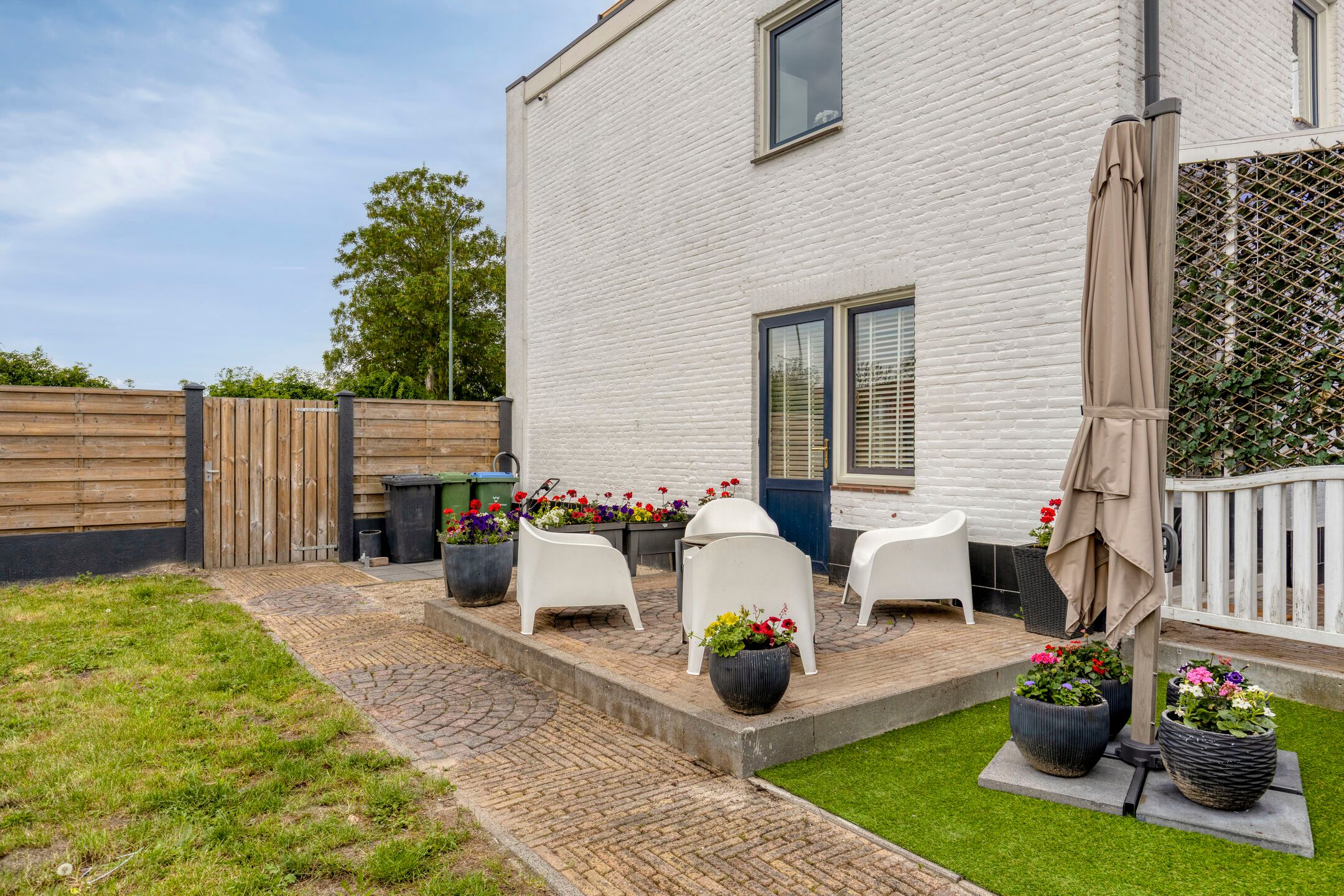 Spacious corner home with 5 bedrooms and rooftop terrace in Dorst — 51