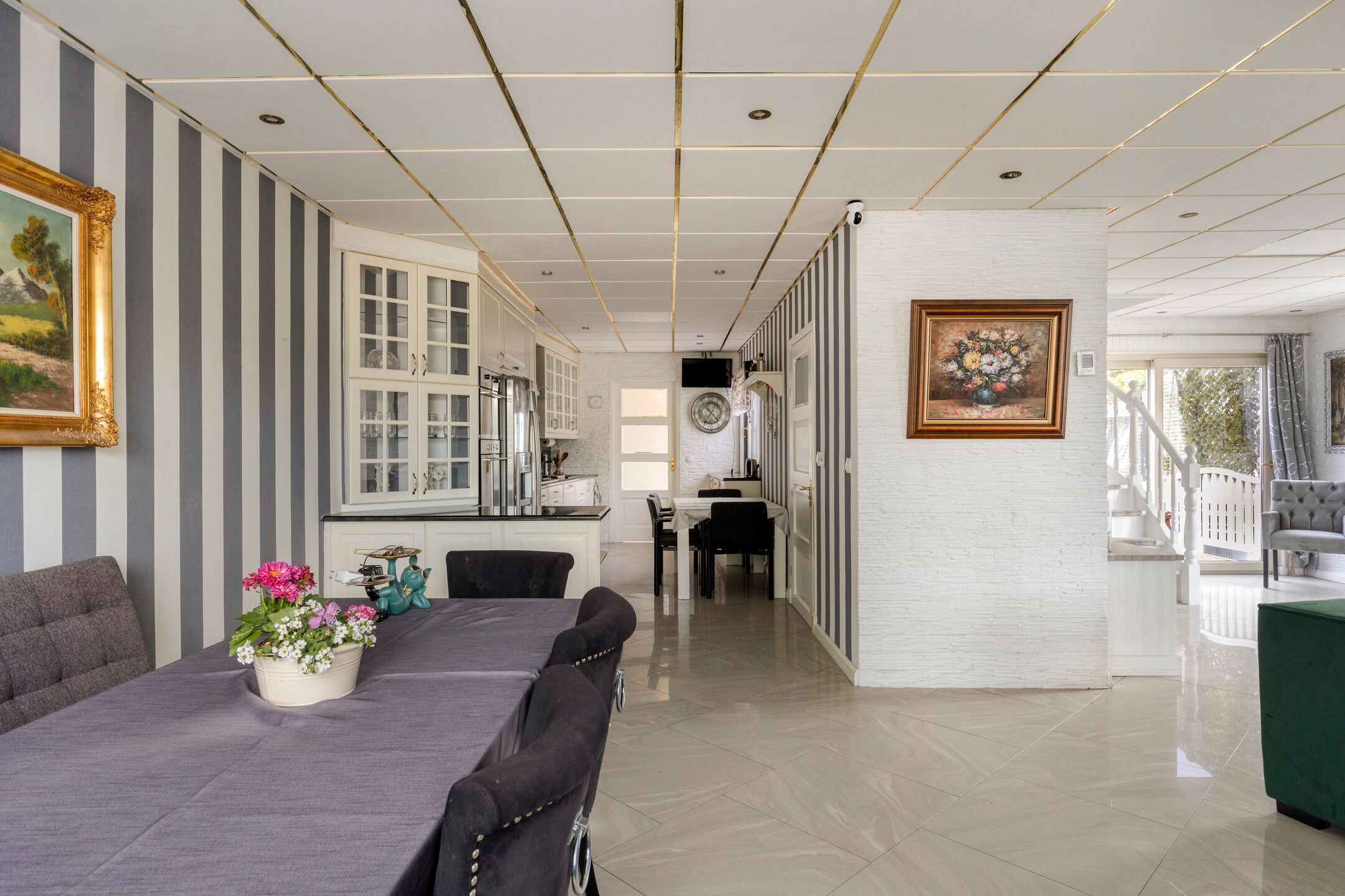 Spacious corner home with 5 bedrooms and rooftop terrace in Dorst — 12