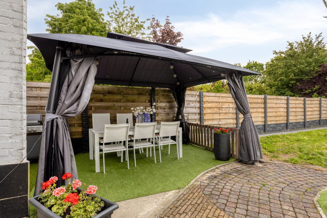 Spacious corner home with 5 bedrooms and rooftop terrace in Dorst — 46