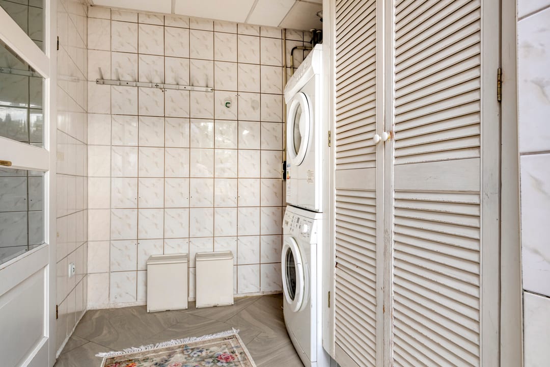Spacious corner home with 5 bedrooms and rooftop terrace in Dorst — 22