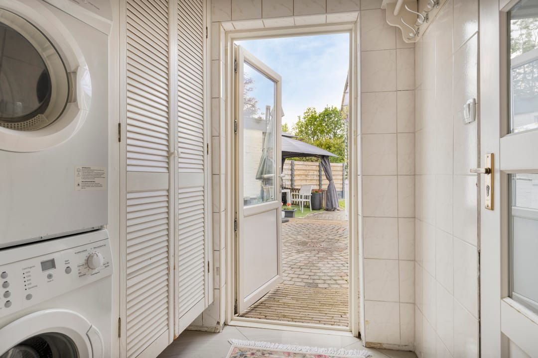 Spacious corner home with 5 bedrooms and rooftop terrace in Dorst — 23